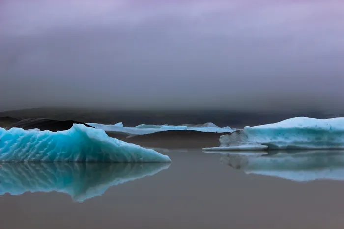 Die Jökulsarlon-Gletscherlagune liegt etwa 380 Kilometer von Reykjavik entfernt und liegt im Süden von Island.